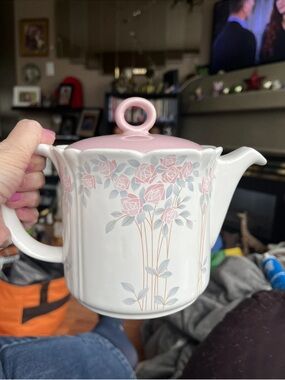 Vintage Sadler Pink Floral Porcelain Scalloped  Edge Teapot with Rose Motif.